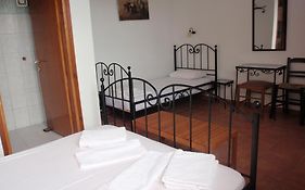 Petrouda'S Apartments